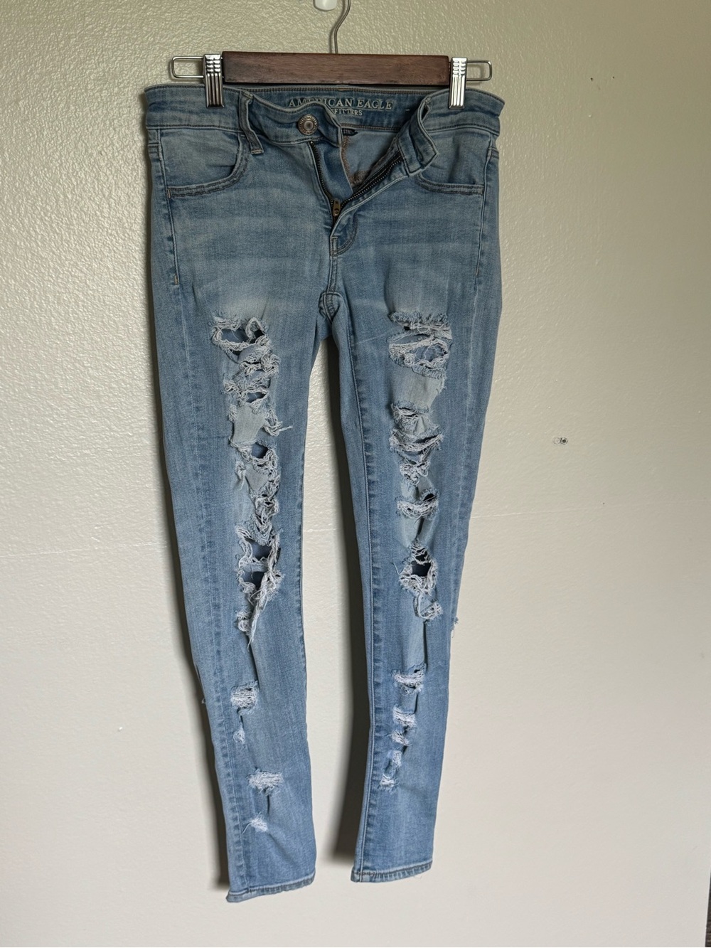 American Eagle Super Stretch Distressed Jeans Size 4 Short